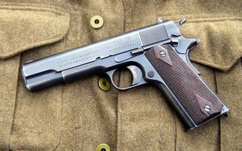 Pistola Colt M1911: descripción general, historia, construcción, ventajas y desventajas